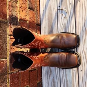 Ariat WorkHog soft toe boots size 7.5